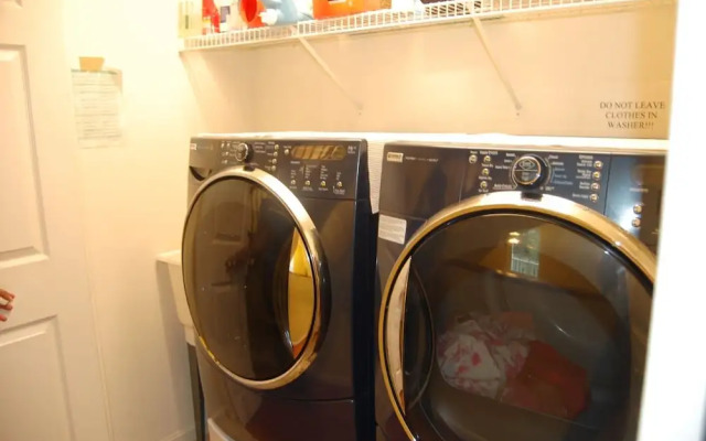 Annapolis home with many amenities