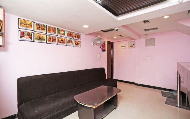 OYO 13392 Hotel Neeraj