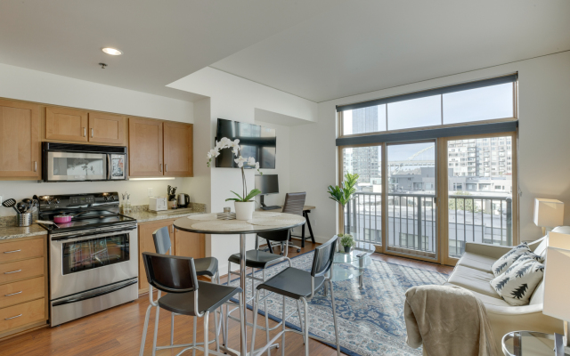 Modern 1BR Apartment - Downtown Location