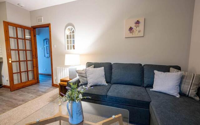 Cozy Newly Renovated Town Centre Apartment