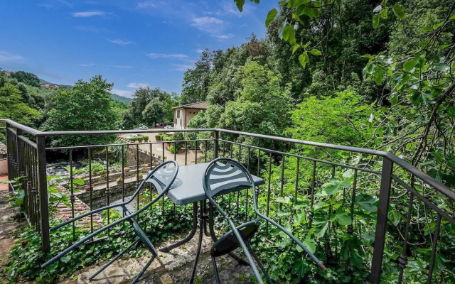 Loro 12 With Shared Pool And Tennis