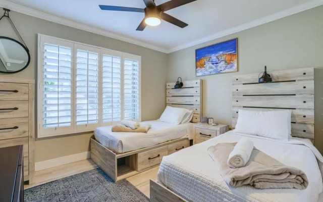 Bright Tempe Home w/ Fenced Backyard!