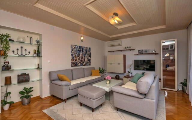 Awesome Home in Makarska With Wifi and 3 Bedrooms