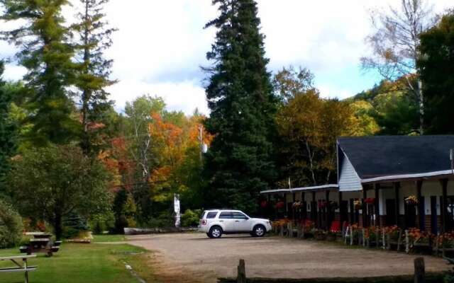 Dwight Riverside Inn