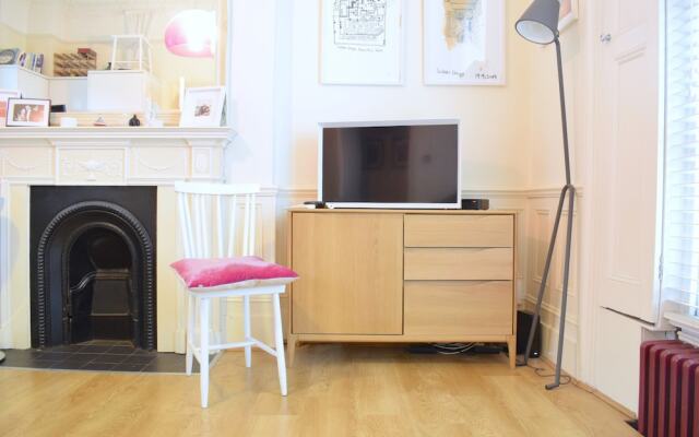 Studio Apartment in Camden Sleeps 2