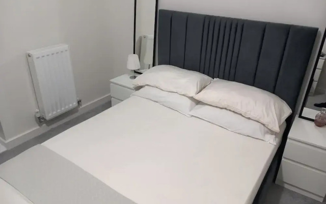 Tranquil Loughton Apartment Retreat