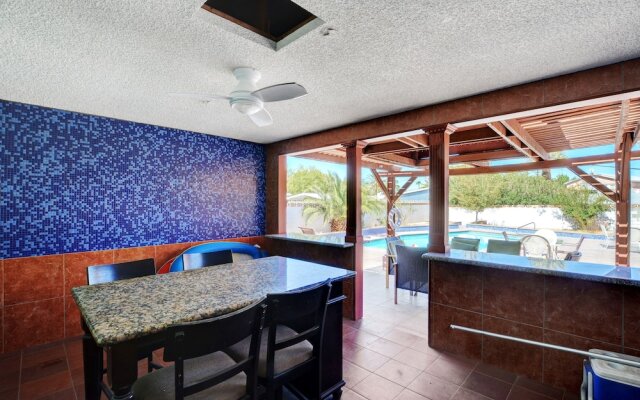 Las Vegas Elegance! Pool Table & Sparkling Pool! 3 Bedroom Home by RedAwning