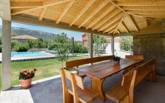 Stunning Home in Dugopolje With Wifi and 4 Bedrooms