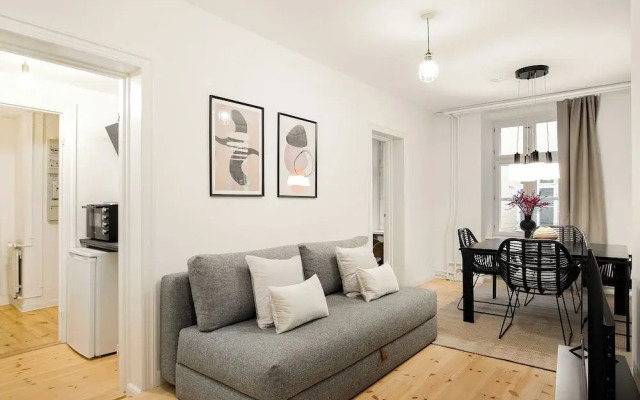 Sanders Tivoli 1- Lovely 2-bdr Apt Near Tivoli