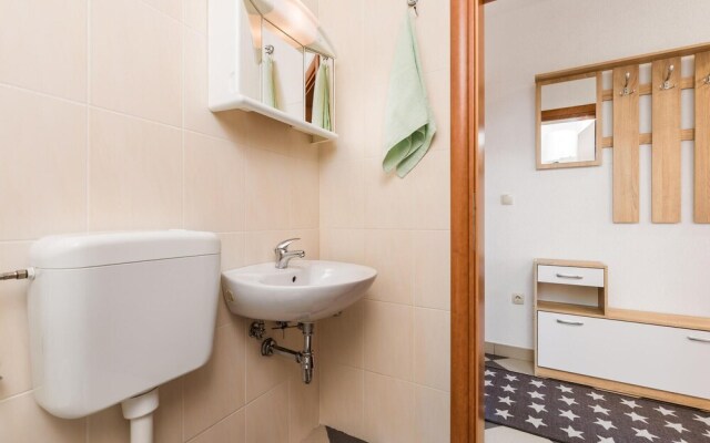 Nice Apartment in Rijeka With 2 Bedrooms and Wifi