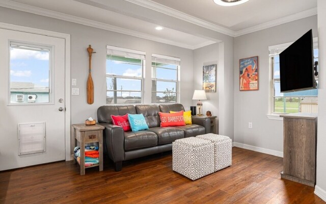 Amberjack 2 Bedroom Home by RedAwning