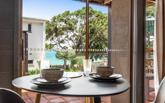 Takapuna Guest House beside the Beach