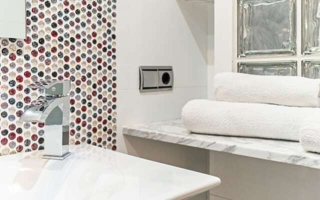 Graceful Apartment in Sevilla near Royal Alcázar