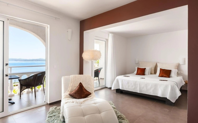 Pantokrator Hotel