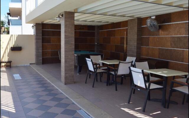 La Luna Apartments