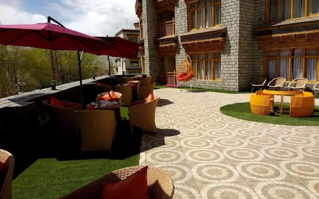 Hotel Grand Willow