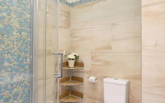 Bright, Calming Retreat With a Balcony Near Metro!