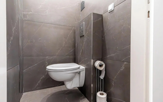 Comfortable 2BR Apt Near Attractions