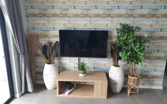 uSHAKA WATERFRONT - LUXURIOUS LAVISH LOOKER