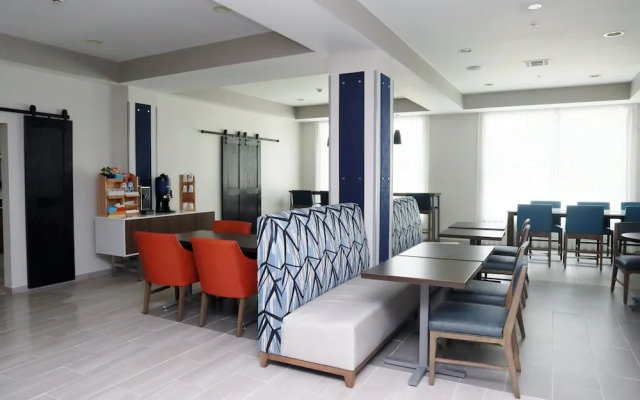 Holiday Inn Express Hotel & Suites Baton Rouge North