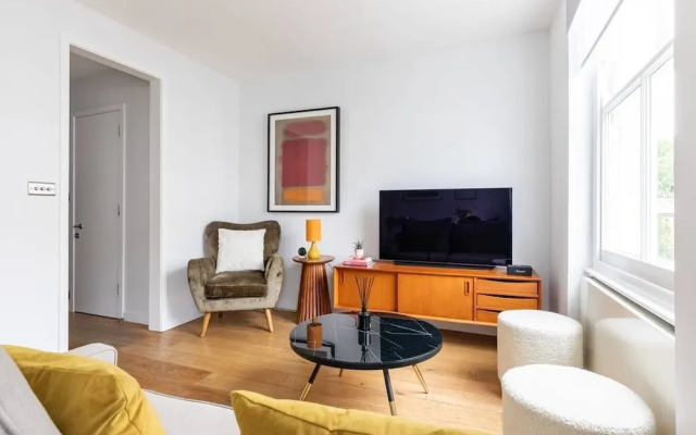 St Stephen's Gardens Viii by Onefinestay