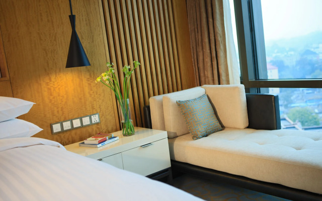 Отель Renaissance Beijing Wangfujing Hotel