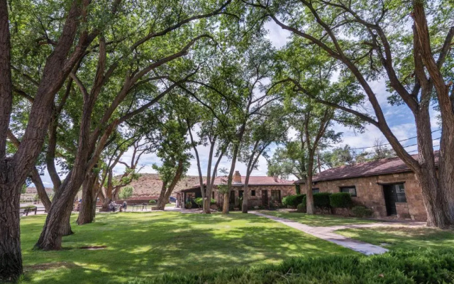 Thunderbird Lodge