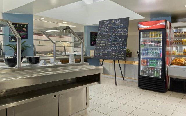 Hilton East Brunswick Hotel & Executive Meeting Center