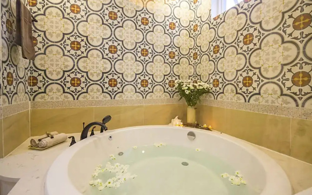 1BR Victorian Apartment River View D7