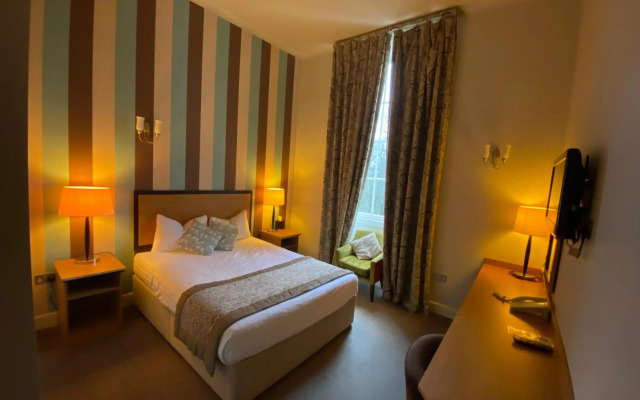 The Riverside House Hotel