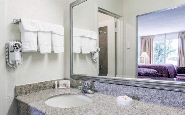 Days Inn by Wyndham Melbourne