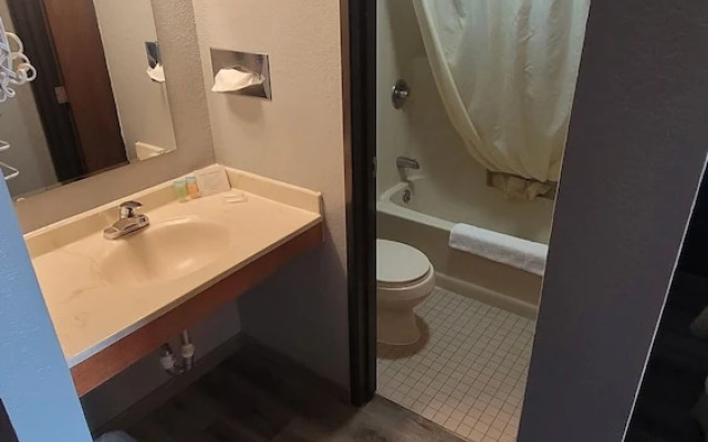 Belgium Inn & Suites