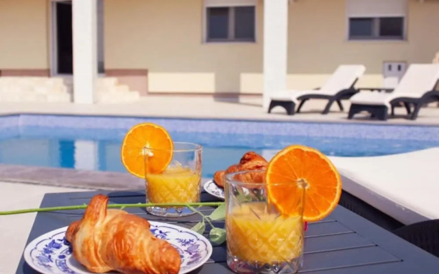 Valentino - With Pool - H