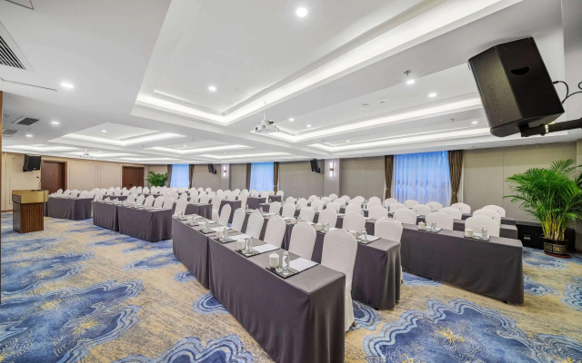 Howard Johnson By Wyndham Lake Serenity Hotel Neijiang