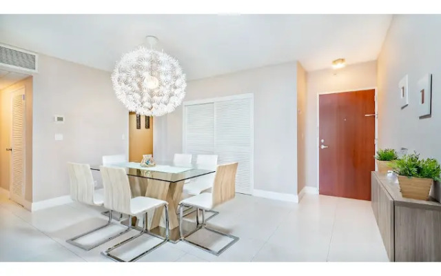 Beautiful Apartment in Hollywood Beach