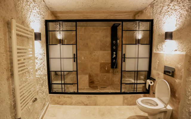 Mysterious Cave Suites