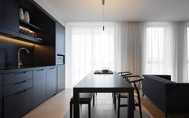 Burbury Hotel & Apartments