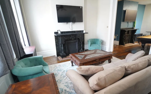 1210 Roland Way- Apartment
