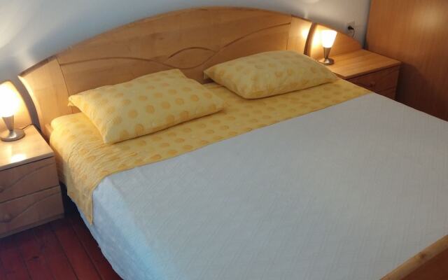 Scenic Apartment in Dalmatia With Lovely Garden