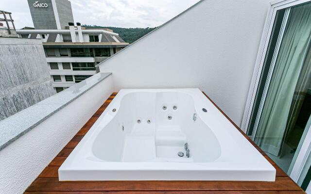 Apto duplex lindo e moderno com jacuzzi JRR410