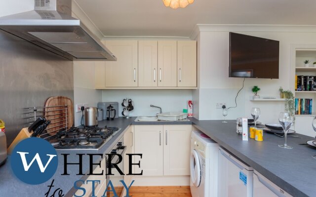 Lovely Apartment by the Hillwood Park-free Parking