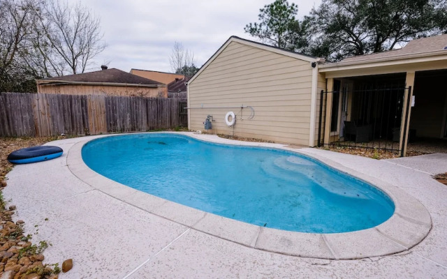 3Bdrm 2.5Bath 6Beds - Pool House