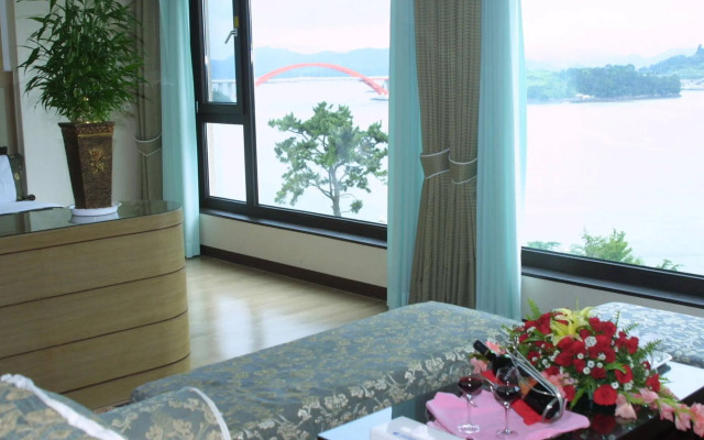 Samcheonpo Seaworld Hotel