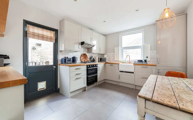 Colourful Southfields Charm