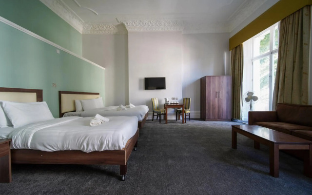 Broadway Plaza Hotel