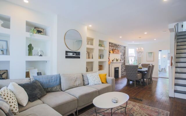 Leslieville Cozy & Bright Apt in Trendy Beaches