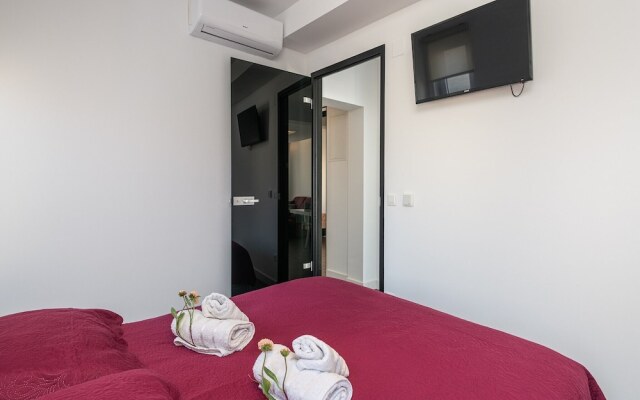 Apartment License to Chill