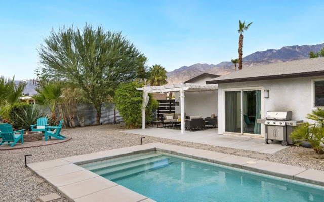 Holiday Pool Paradise