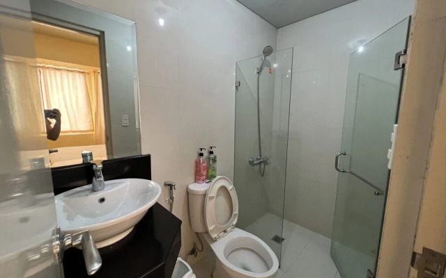 Del'S Condotel across NAIA Terminal 3