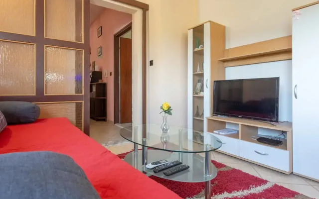 Sunny Escape Holiday Home Dicmo With Pool and Gym